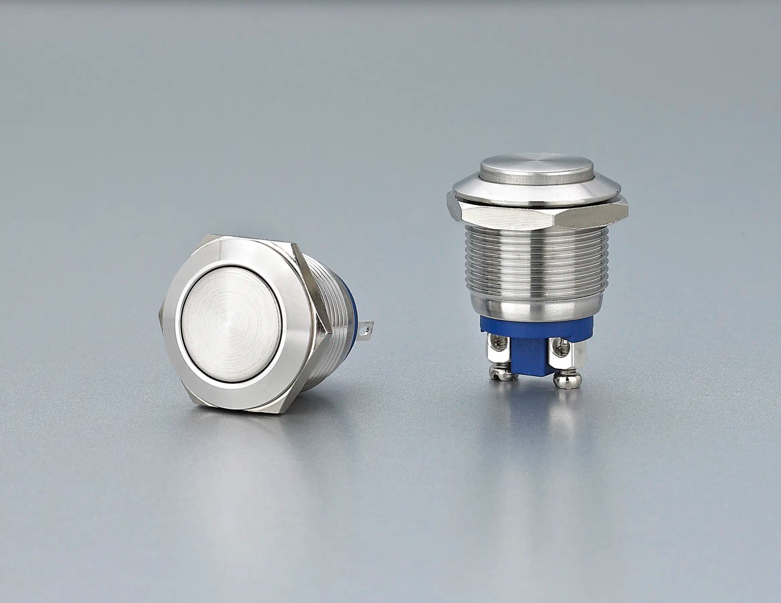 What is the difference between a 2-pin button switch and a 4-pin button switch?