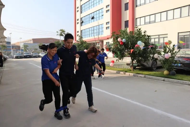 ä¸äººåè¶³2